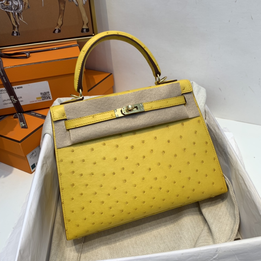 HERMES kelly 25cm  南非kk鸵鸟皮ostrich 总能虏获一众时尚人士的青睐！上身只能“高级”两字来形容  9D 琥珀黄 金扣