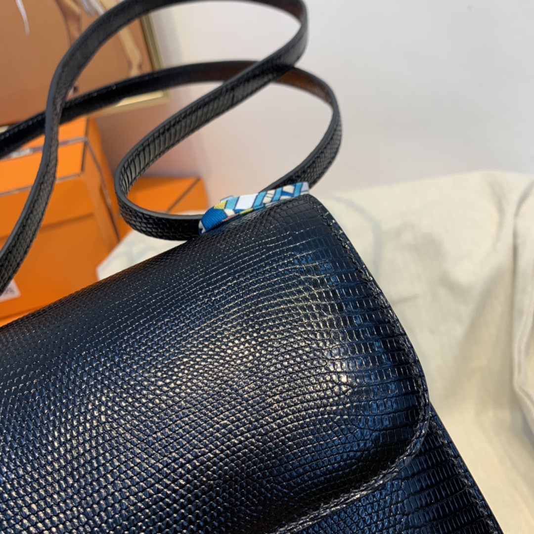 爱马仕 新到现货  constance 19cm  lizard 蜥蜴皮  89黑色  银扣  专柜好几十万的配货 来我这帮你省下巨款！