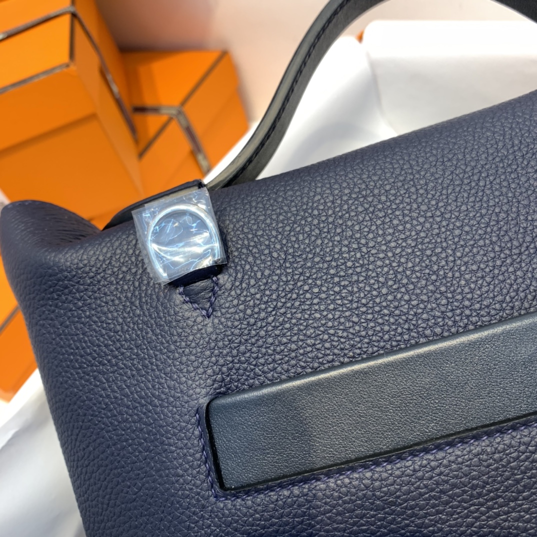 HERMES 爱马仕官网直销 订单 走秀款24/24 birkin和kelly完美结合、少了老kelly的硬朗 多了一份随性的休闲气息 togo皮质   午夜蓝拼宝石红拼太妃糖 银扣