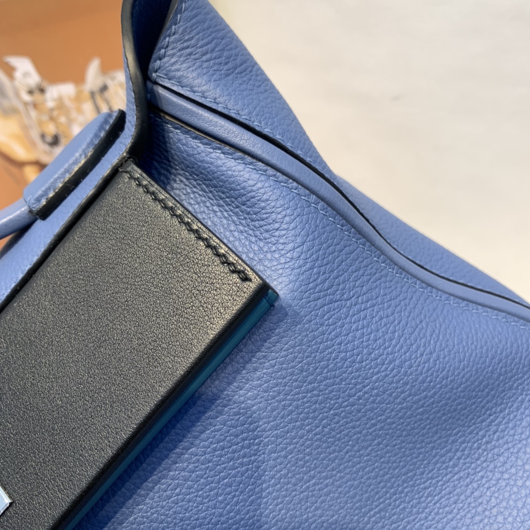 HERMES 爱马仕官网直销 订单 走秀款24/24 birkin和kelly完美结合、少了老kelly的硬朗 多了一份随性的休闲气息 togo皮质 明蓝拼黑色拼伊蓝