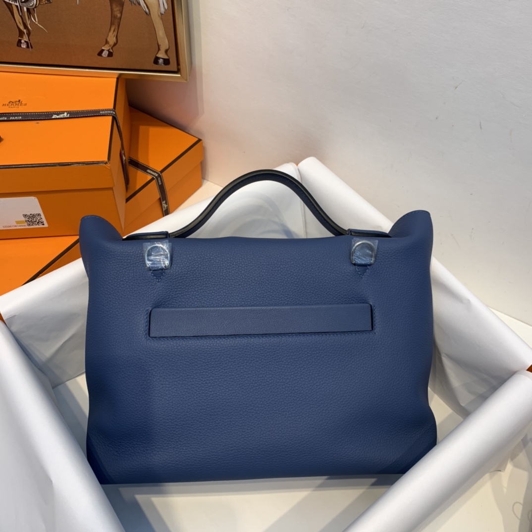 HERMES 爱马仕官网直销 订单 走秀款24/24 birkin和kelly完美结合、少了老kelly的硬朗 多了一份随性的休闲气息 togo皮质 明蓝拼黑色拼伊蓝