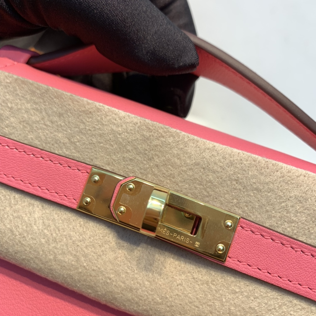爱马仕官网直供 kelly pochette 一代 swift皮 8W唇膏粉 金扣