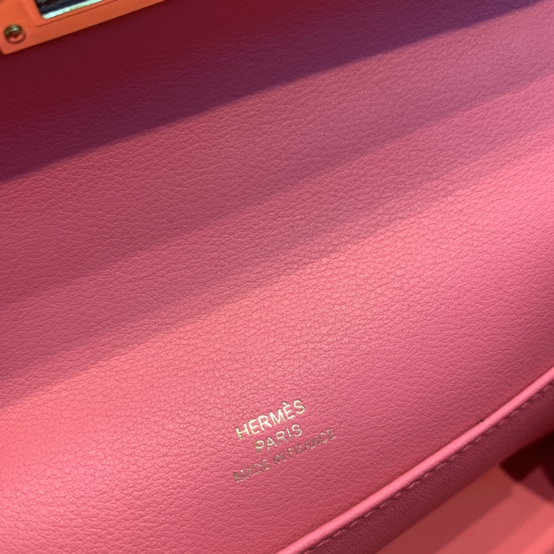 爱马仕官网直供 kelly pochette 一代 swift皮 8W唇膏粉 金扣