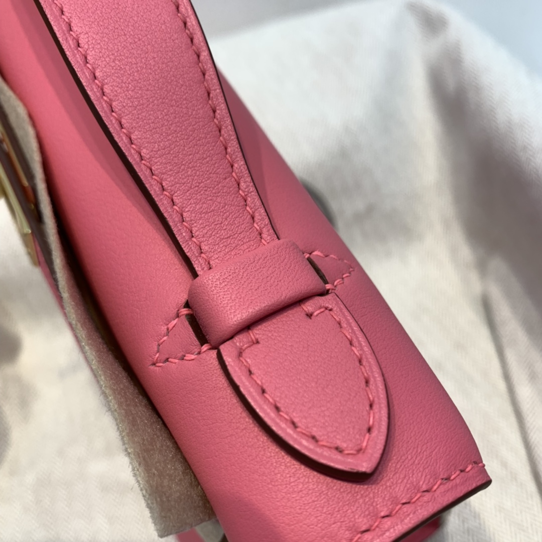 爱马仕官网直供 kelly pochette 一代 swift皮 8W唇膏粉 金扣