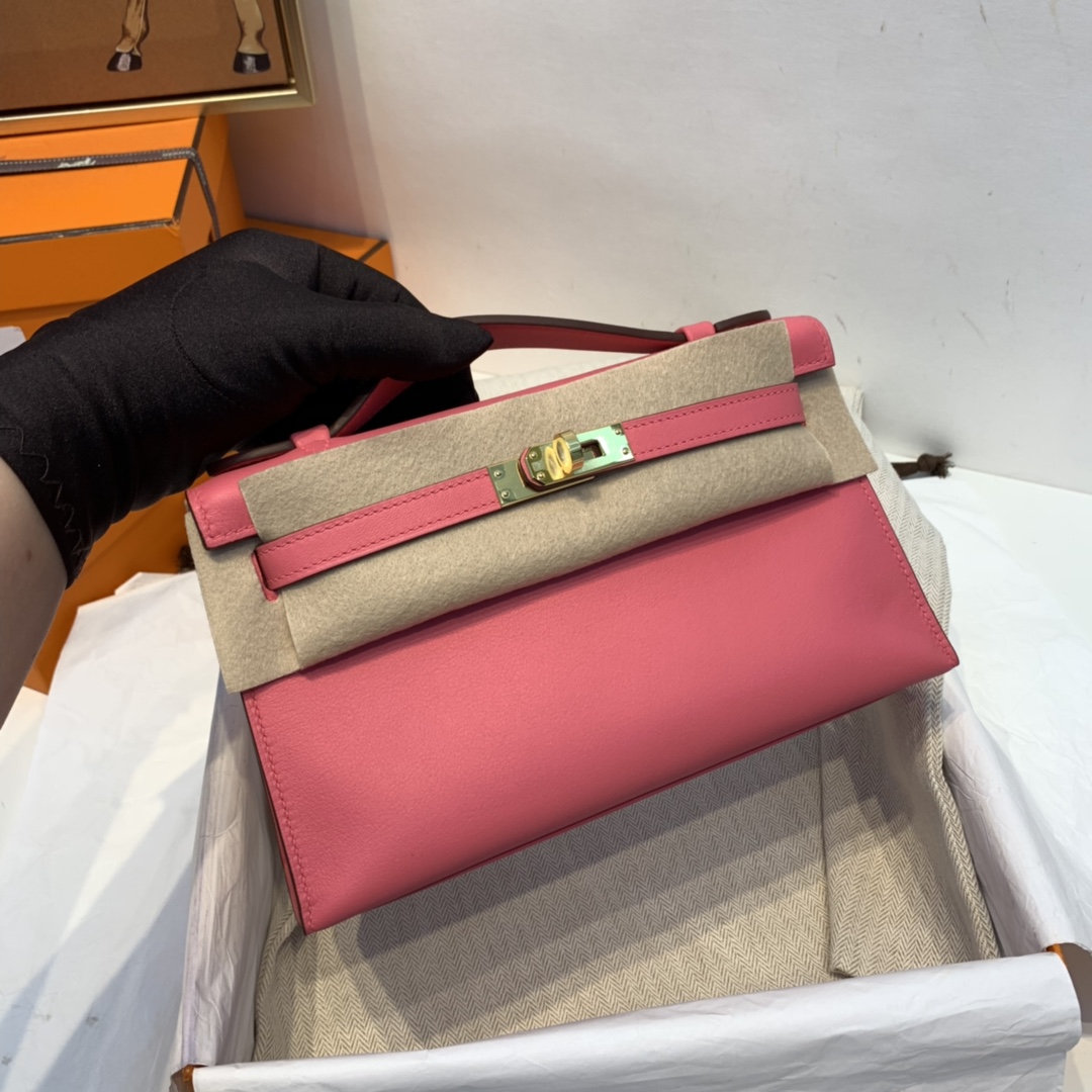 爱马仕官网直供 kelly pochette 一代 swift皮 8W唇膏粉 金扣