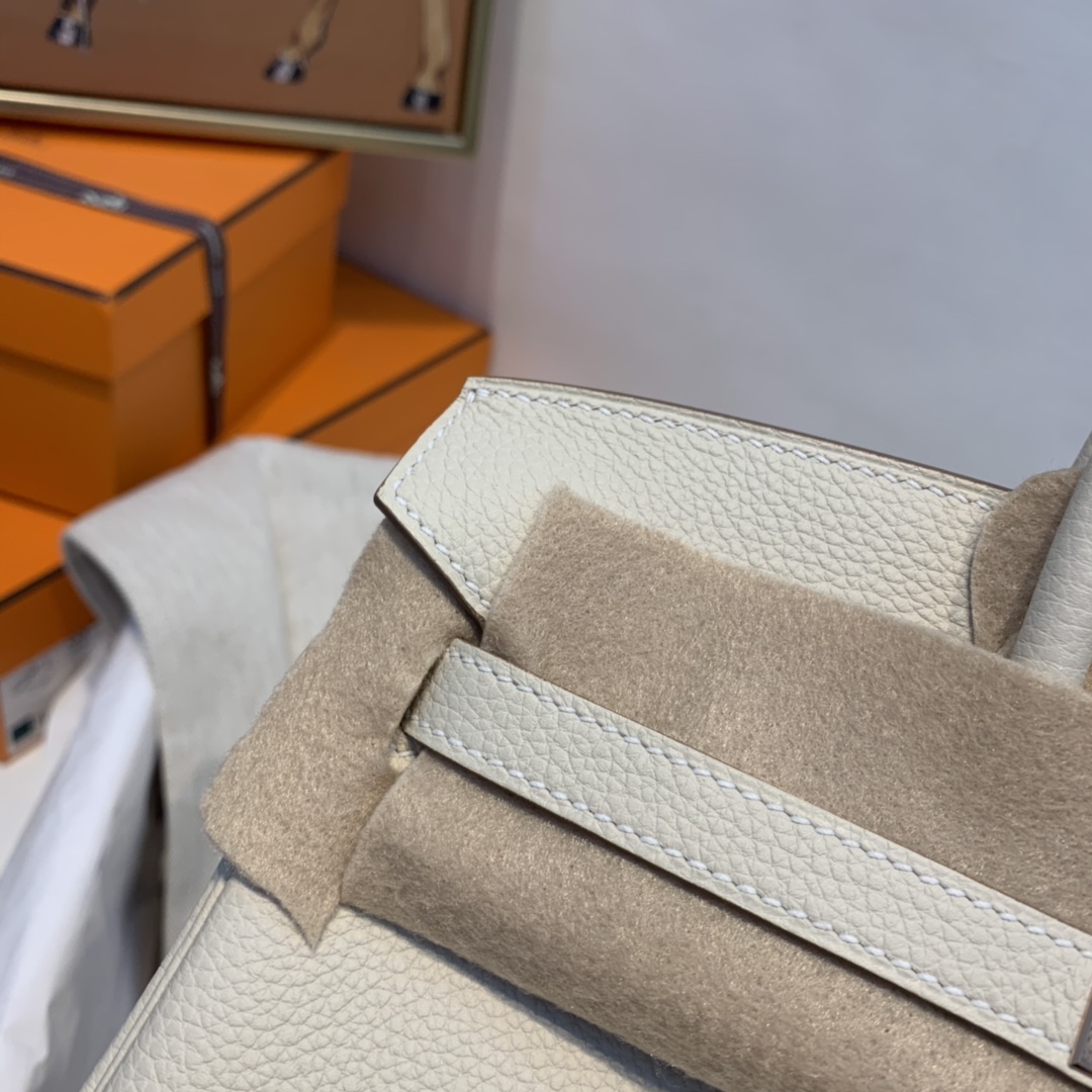 香港爱马仕 订单 birkin 25cm 原厂togo皮 10奶昔白玫瑰金 干干净净的色 是一种素雅而静谧的美～