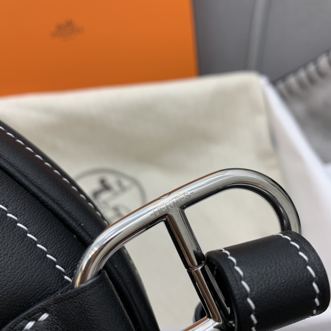香港爱马仕官网 订单出货 Hermes In-the-Loop休闲款猪鼻子腰包 性价比超高 Swift 黑色