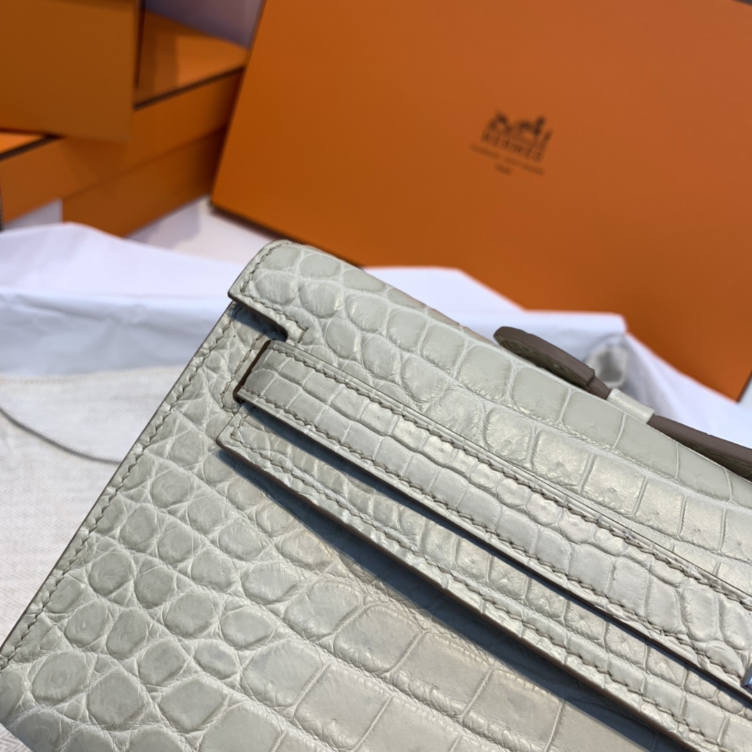 HERMES kelly cut 晚宴气质手拿包 绝对的贵妇必备！  哑光Alligator crocodile 美洲鳄鱼  i2奶油白 银扣