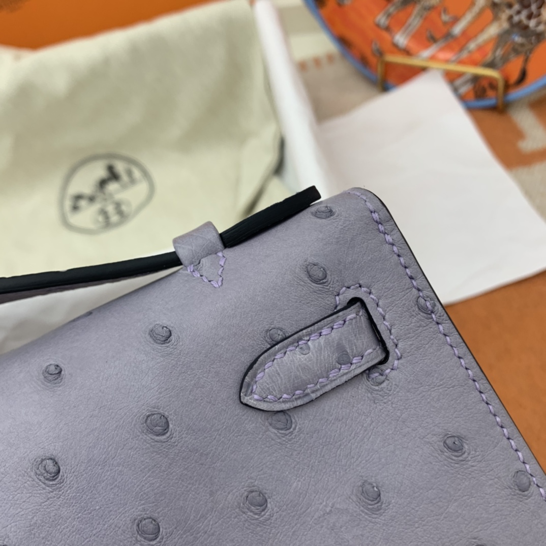 Hermes 22 Kelly pochette一代  稀有鸵鸟皮 手包晚宴包的首选，高级范 配上猪鼻子链子秒变小挎包哦  5H 薰衣草紫 清清淡淡的紫色，很仙美