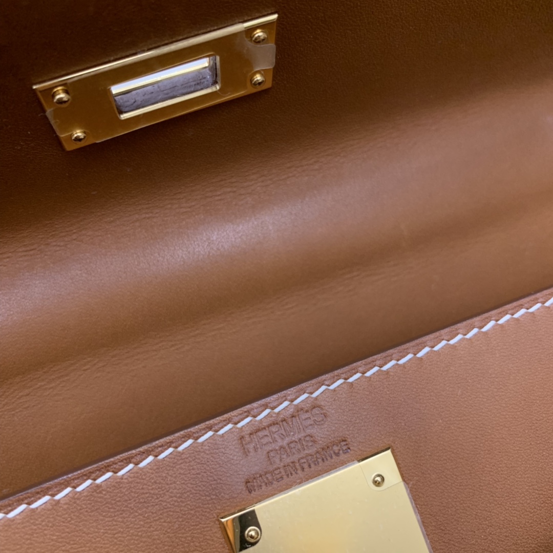 HERMES 爱马仕官网同步 kelly 28cm Barenia 马鞍皮 特殊刻印 最稀有也是最值得入手的普皮 有自有修复功能、 马鞍色 金扣