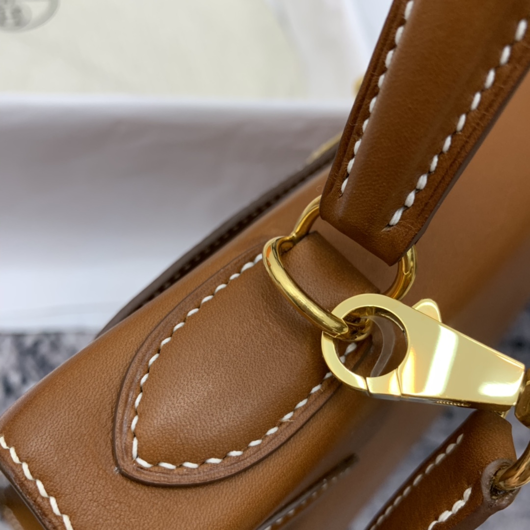 HERMES 爱马仕官网同步 kelly 28cm Barenia 马鞍皮 特殊刻印 最稀有也是最值得入手的普皮 有自有修复功能、 马鞍色 金扣