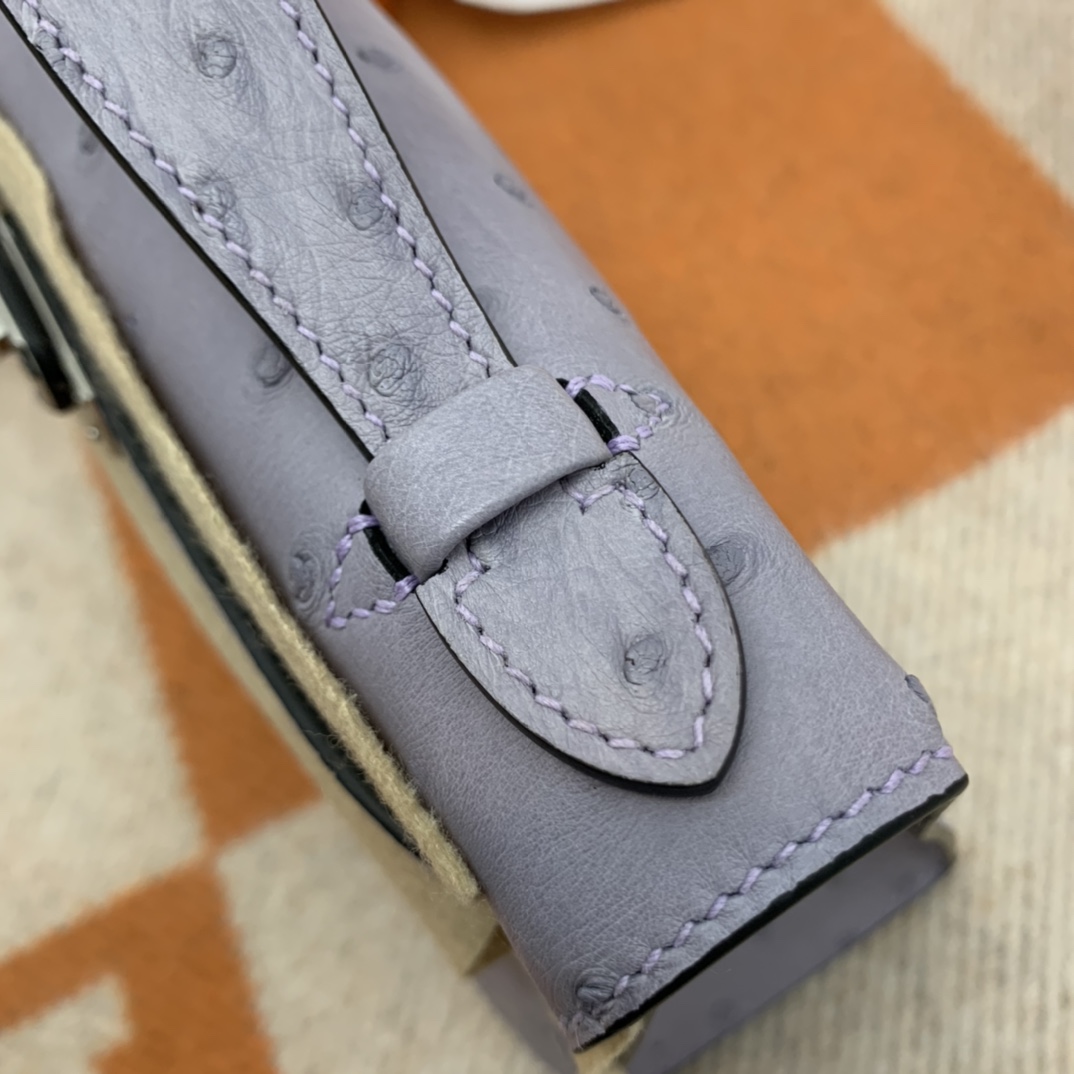 Hermes 22 Kelly pochette一代  稀有鸵鸟皮 手包晚宴包的首选，高级范 配上猪鼻子链子秒变小挎包哦  5H 薰衣草紫 清清淡淡的紫色，很仙美