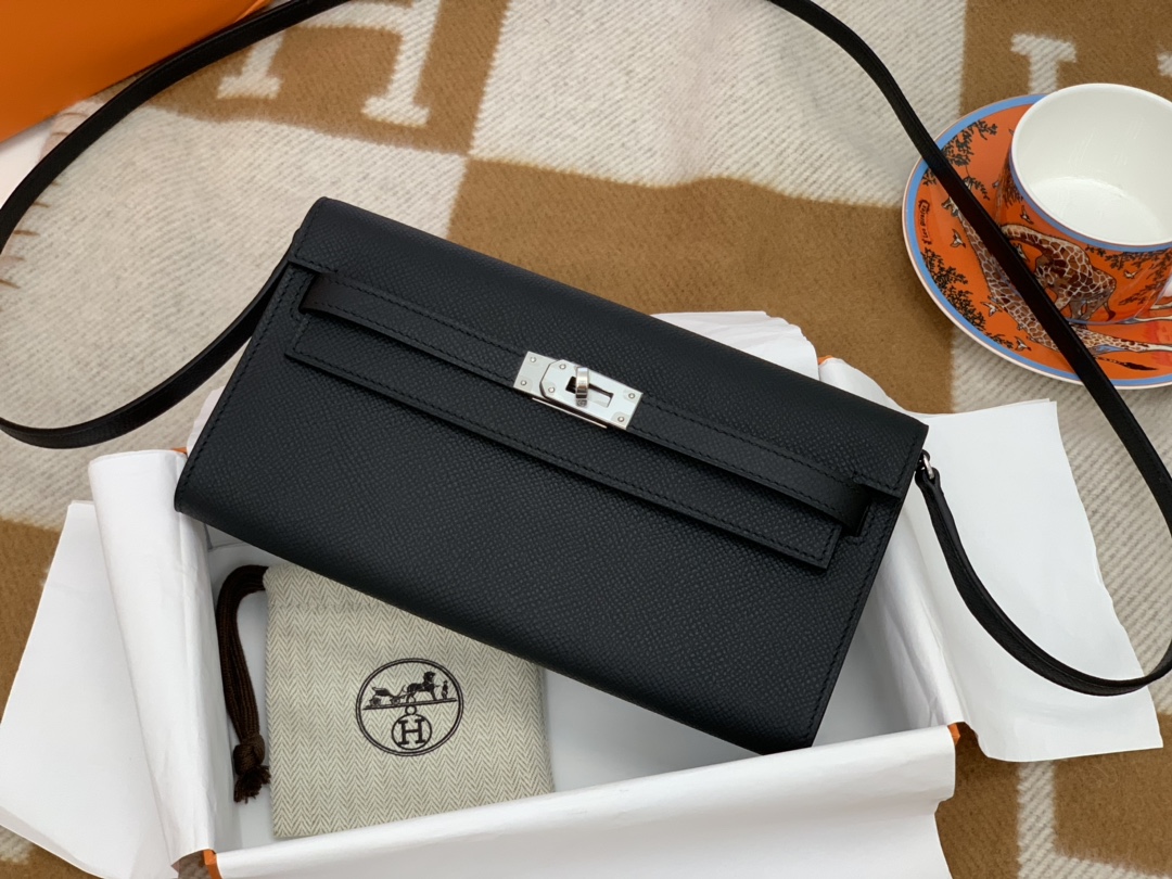 HERMES 香港爱马仕官网 Kelly to go 小肩包完美的搭配，原装斜背带子、可以拆卸当手包，钱包，不用另外改装 很方便，一包多用法