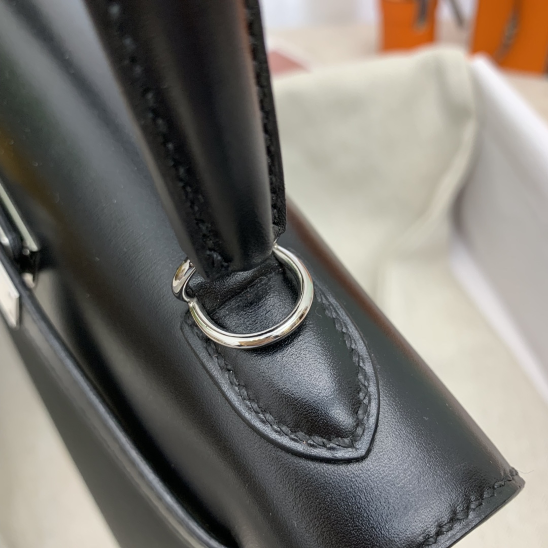 香港爱马仕官网 kelly 25cm  box皮莫名就有一种高级感  89黑色 银扣