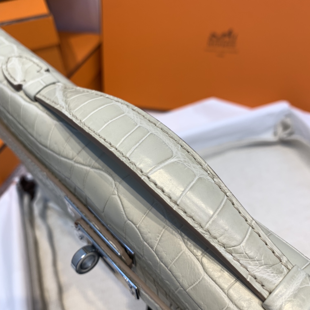 HERMES kelly cut 晚宴气质手拿包 绝对的贵妇必备！  哑光Alligator crocodile 美洲鳄鱼  i2奶油白 银扣