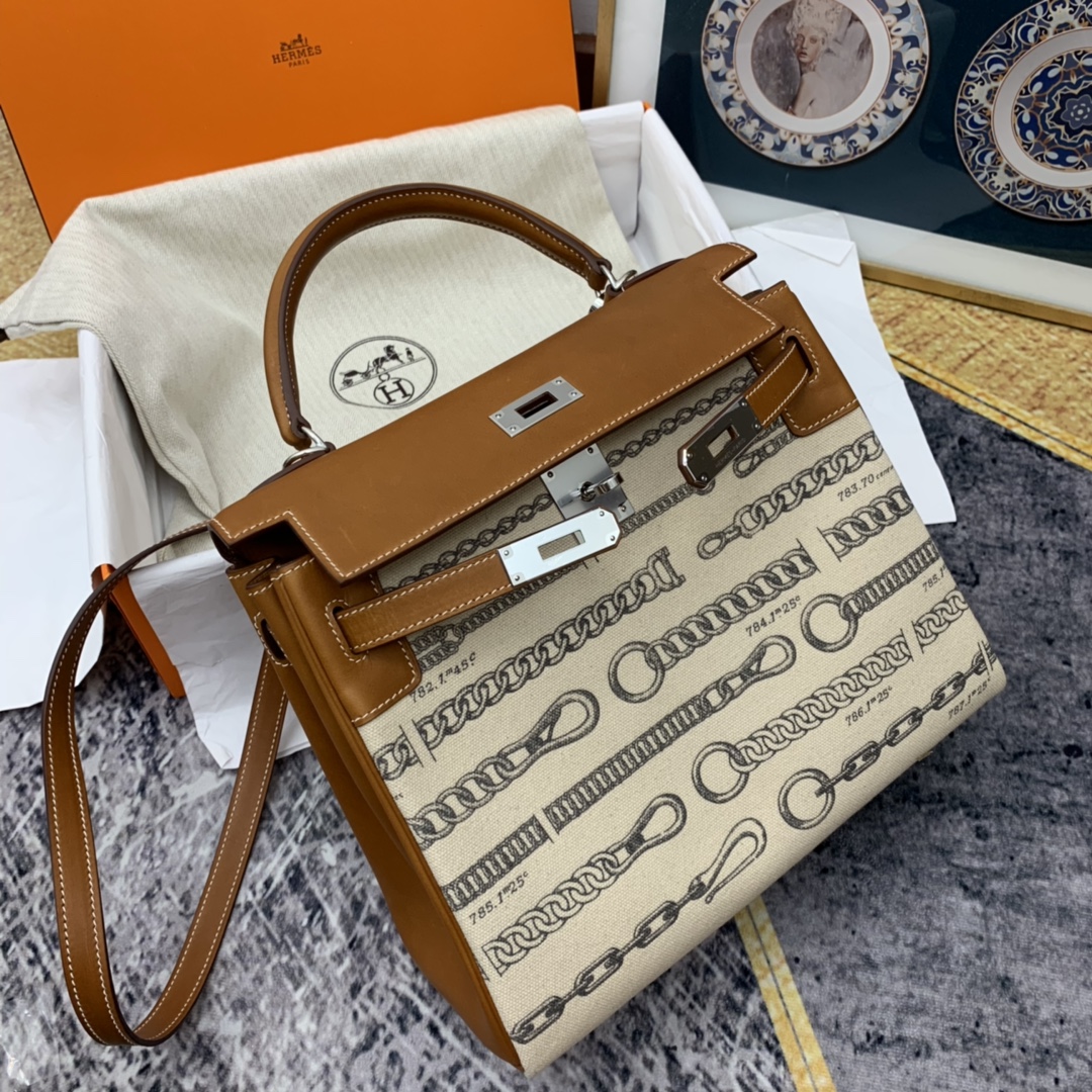 香港爱马仕官网 kelly 28 cm 限量定制款 链条帆布拼Barenia马鞍皮 银扣 顶级蜡线手缝工艺！  我家做的就是_好口碑！ 坚信_用品质留住懂货的你！