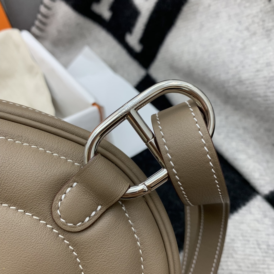 香港爱马仕官网 订单出货 Hermes In-the-Loop休闲款猪鼻子腰包 性价比超高 Swift