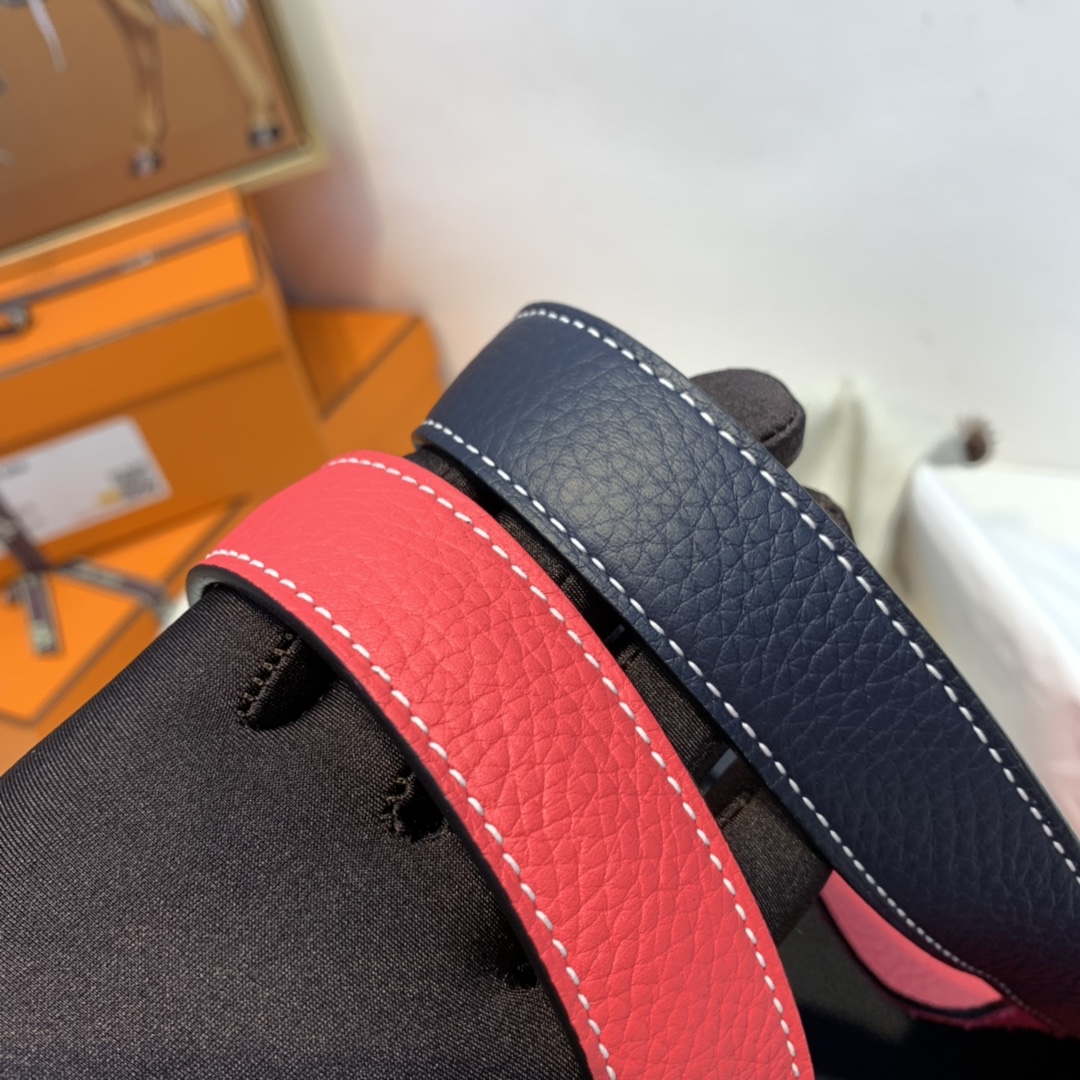 Hermes picotin 18cm 作为H家的入门款 实用款 对它感兴趣的亲们有不少 进口Tc皮 73宝石蓝拼心红 金扣 这配色好特别 挺别致的 不会烂大街