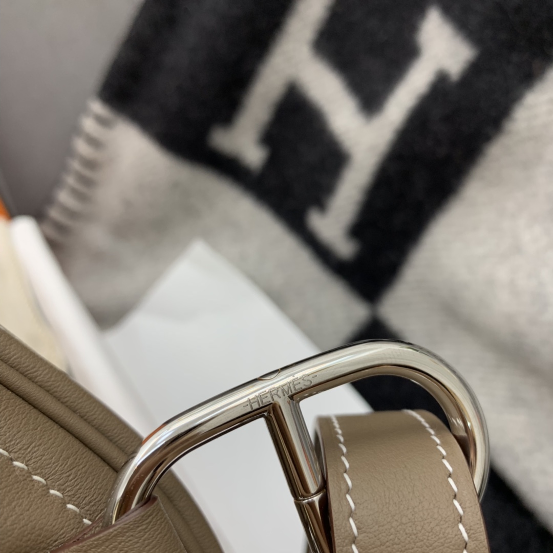 香港爱马仕官网 订单出货 Hermes In-the-Loop休闲款猪鼻子腰包 性价比超高 Swift