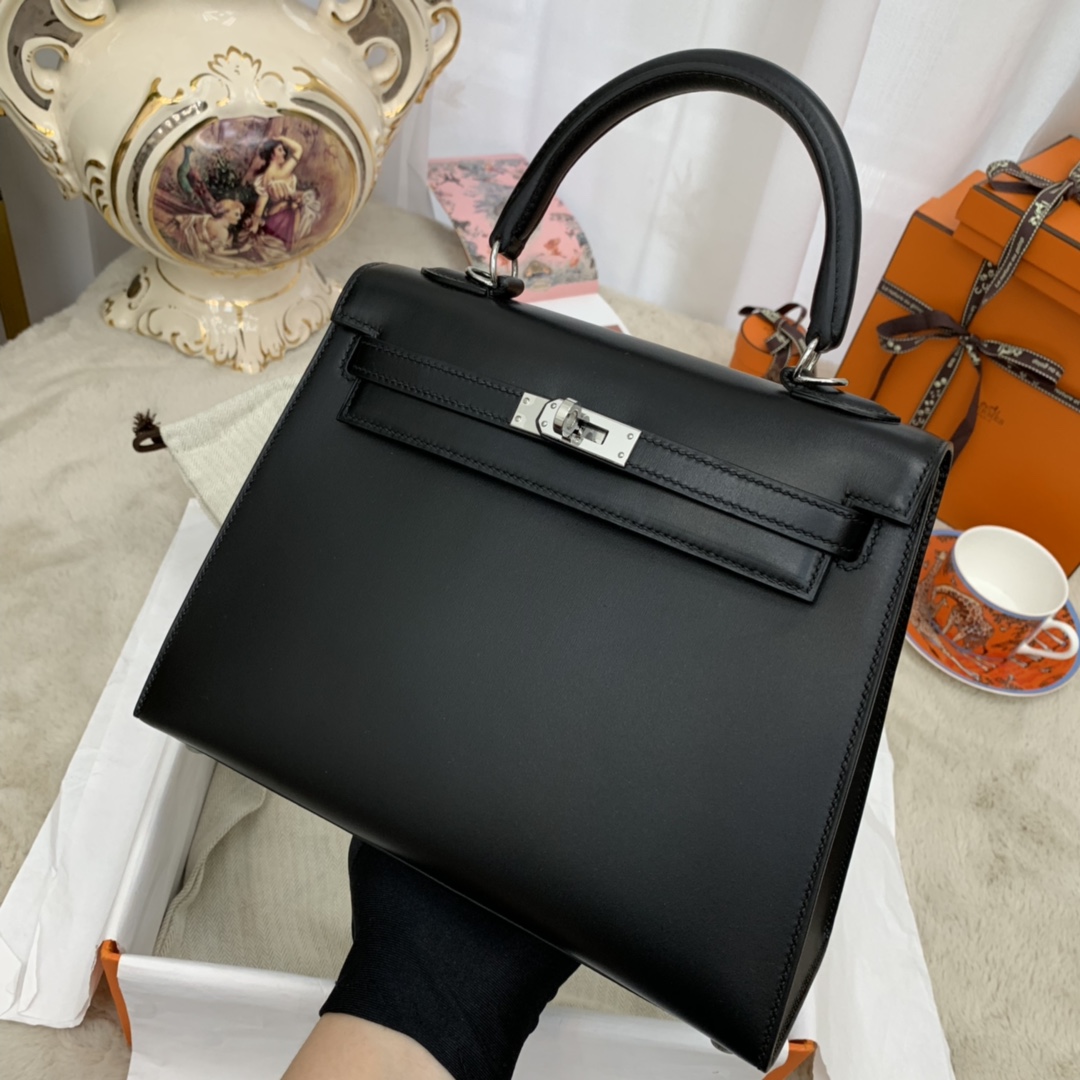 香港爱马仕官网 kelly 25cm  box皮莫名就有一种高级感  89黑色 银扣