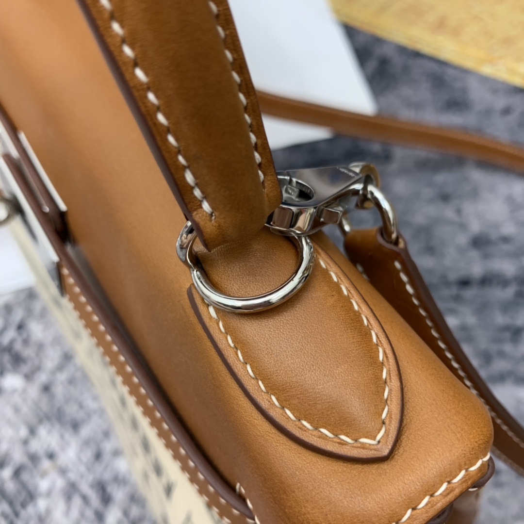 香港爱马仕官网 kelly 28 cm 限量定制款 链条帆布拼Barenia马鞍皮 银扣 顶级蜡线手缝工艺！  我家做的就是_好口碑！ 坚信_用品质留住懂货的你！