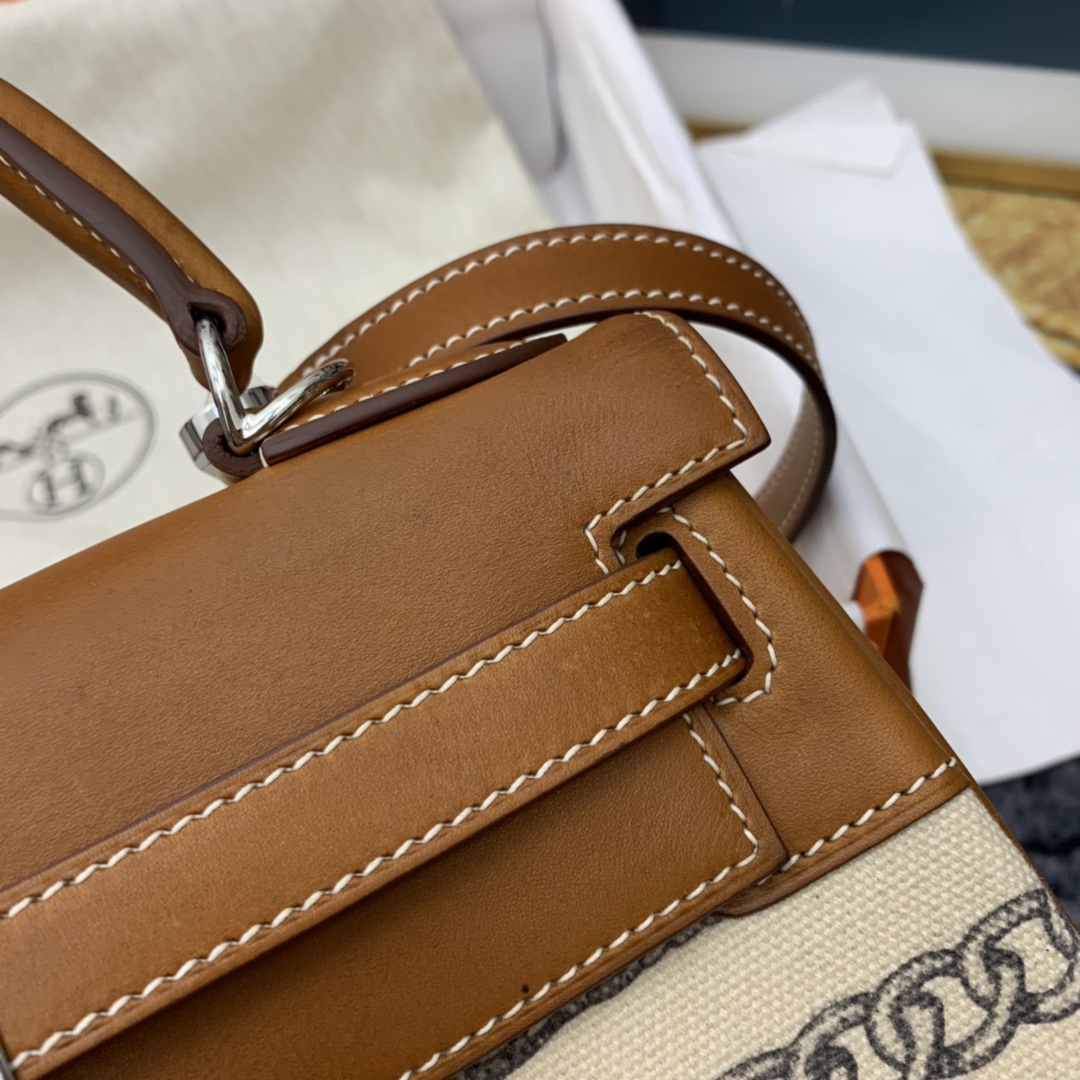 香港爱马仕官网 kelly 28 cm 限量定制款 链条帆布拼Barenia马鞍皮 银扣 顶级蜡线手缝工艺！  我家做的就是_好口碑！ 坚信_用品质留住懂货的你！