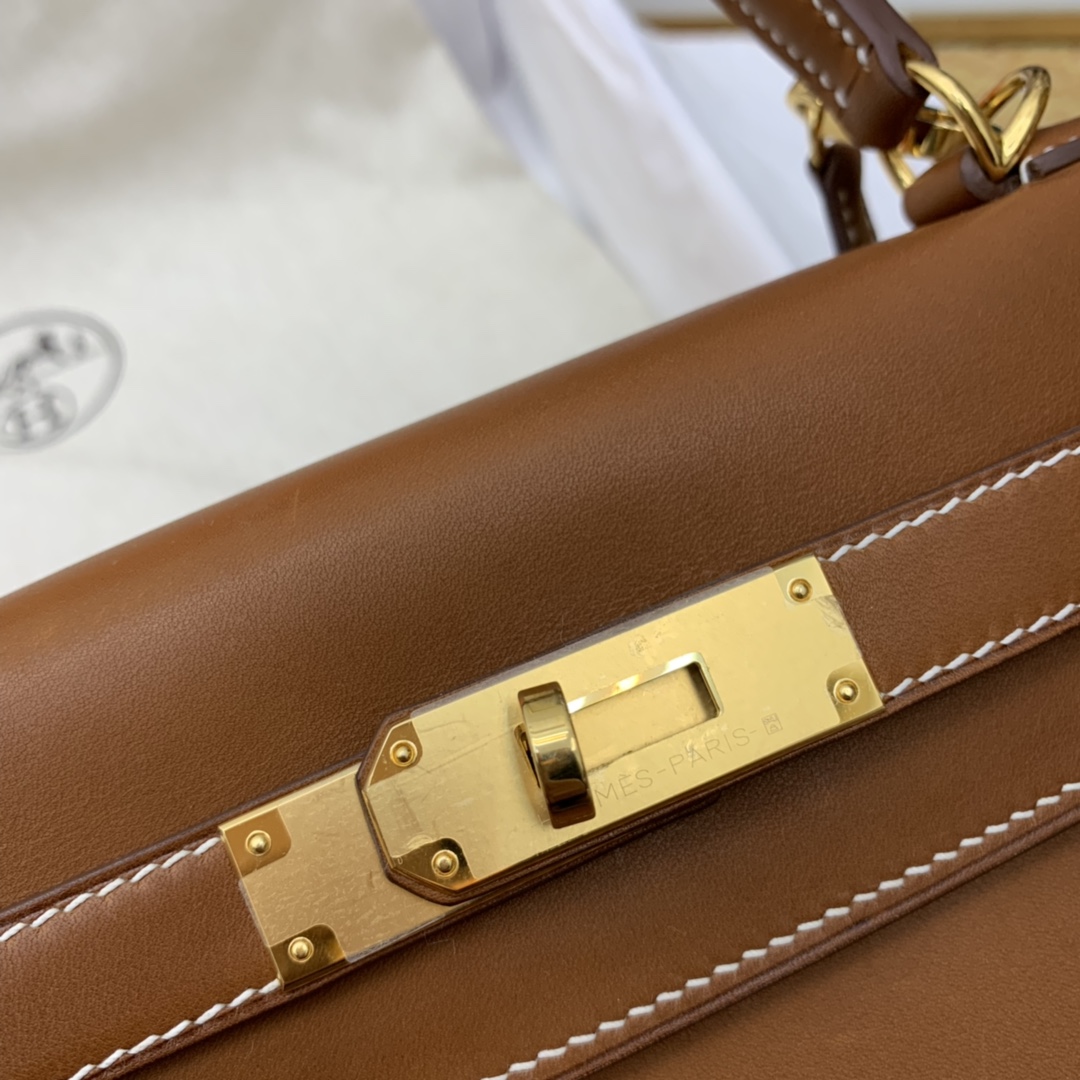 HERMES 爱马仕官网同步 kelly 28cm Barenia 马鞍皮 特殊刻印 最稀有也是最值得入手的普皮 有自有修复功能、 马鞍色 金扣