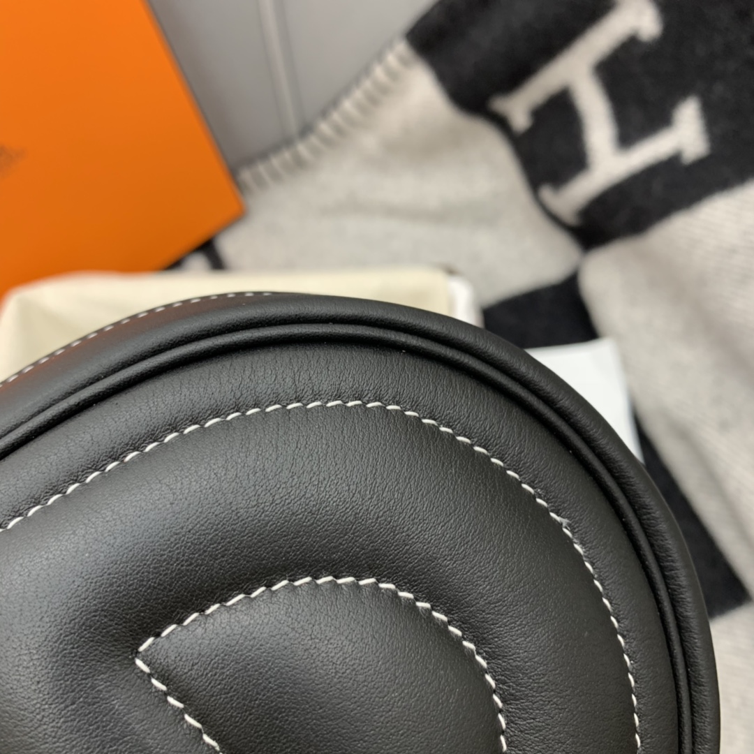 香港爱马仕官网 订单出货 Hermes In-the-Loop休闲款猪鼻子腰包 性价比超高 Swift 黑色