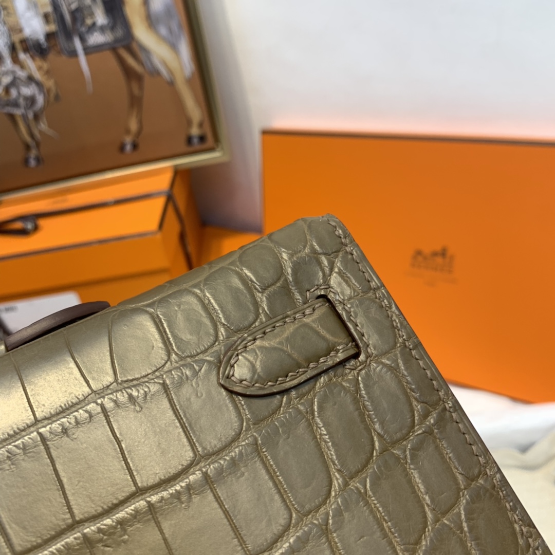 HERMES kelly cut 晚宴气质手拿包 绝对的贵妇必备！  哑光Alligator crocodile 美洲鳄鱼  M1 新大象灰 金扣