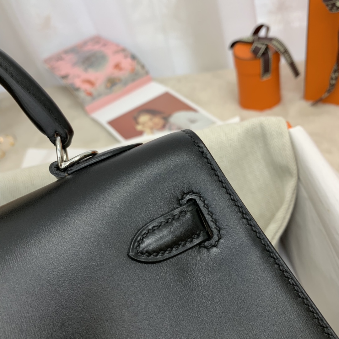 香港爱马仕官网 kelly 25cm  box皮莫名就有一种高级感  89黑色 银扣