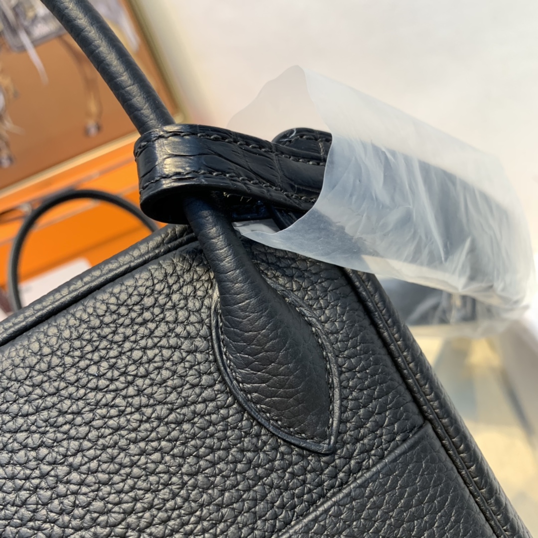 Hermes Lindy Touch 26cm 三大主力里、更适合女性佩带  89黑色 金扣 最百搭的颜色