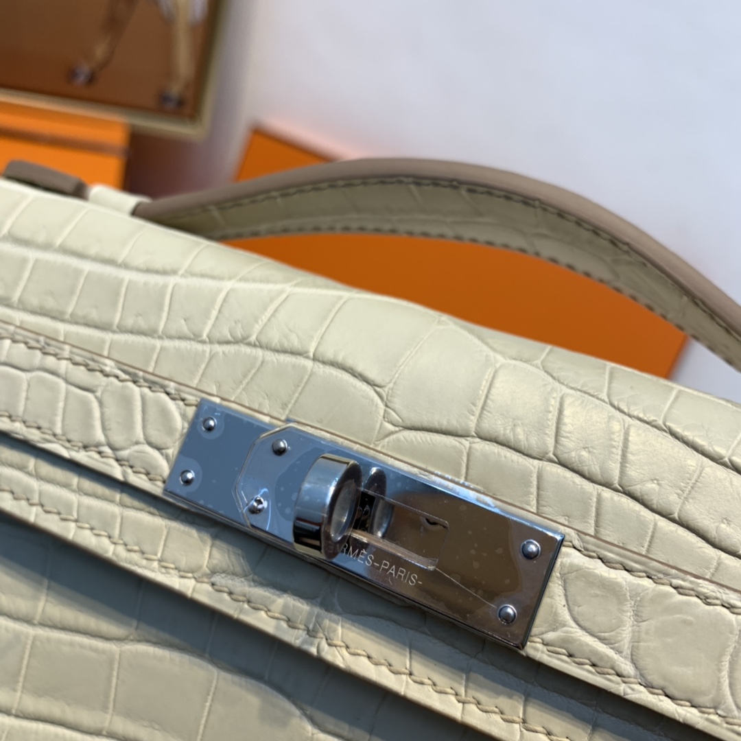 HERMES kelly cut 晚宴气质手拿包 绝对的贵妇必备！  哑光Alligator crocodile 美洲鳄鱼  i2奶油白 银扣