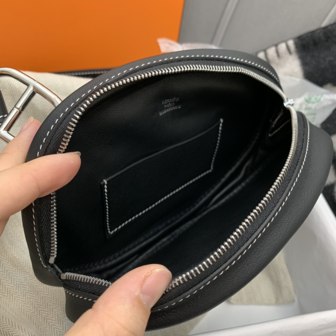 香港爱马仕官网 订单出货 Hermes In-the-Loop休闲款猪鼻子腰包 性价比超高 Swift 黑色