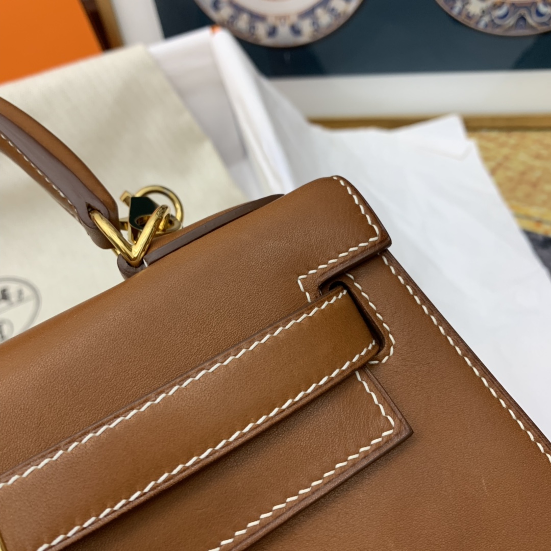 HERMES 爱马仕官网同步 kelly 28cm Barenia 马鞍皮 特殊刻印 最稀有也是最值得入手的普皮 有自有修复功能、 马鞍色 金扣
