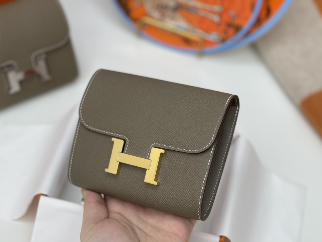 HERMES Constance compact 腰包 钱包背后做成了可以穿过腰带或皮带的皮搭， 出街更方便了 Epsom 18-大象灰 Etouope 金扣