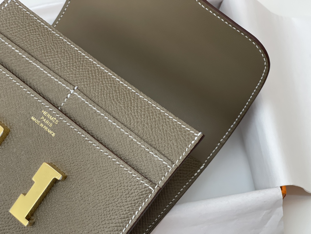 HERMES Constance compact 腰包 钱包背后做成了可以穿过腰带或皮带的皮搭， 出街更方便了 Epsom 18-大象灰 Etouope 金扣