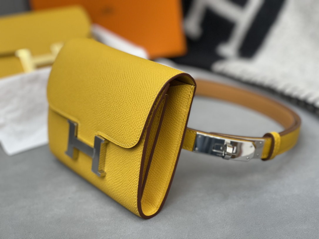 HERMES Constance compact 腰包 钱包背后做成了可以穿过腰带或皮带的皮搭 Epsom 9D琥珀黄Jaune Amber 金银扣