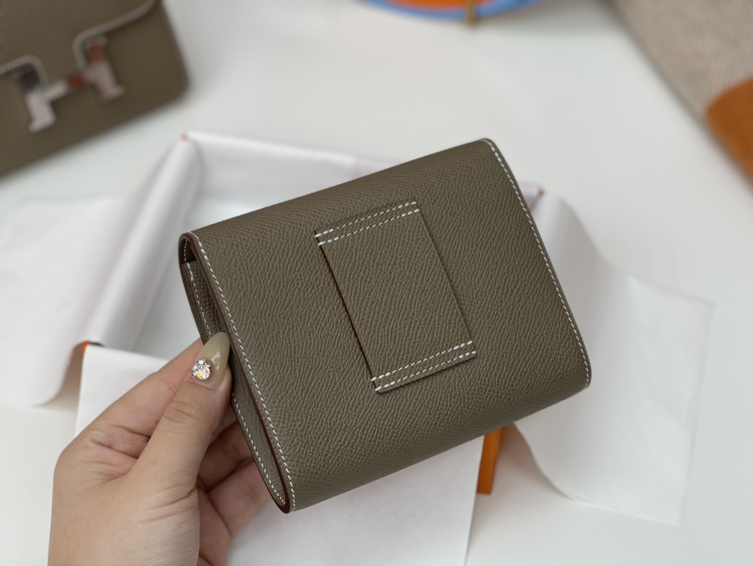 HERMES Constance compact 腰包 钱包背后做成了可以穿过腰带或皮带的皮搭， 出街更方便了 Epsom 18-大象灰 Etouope 金扣
