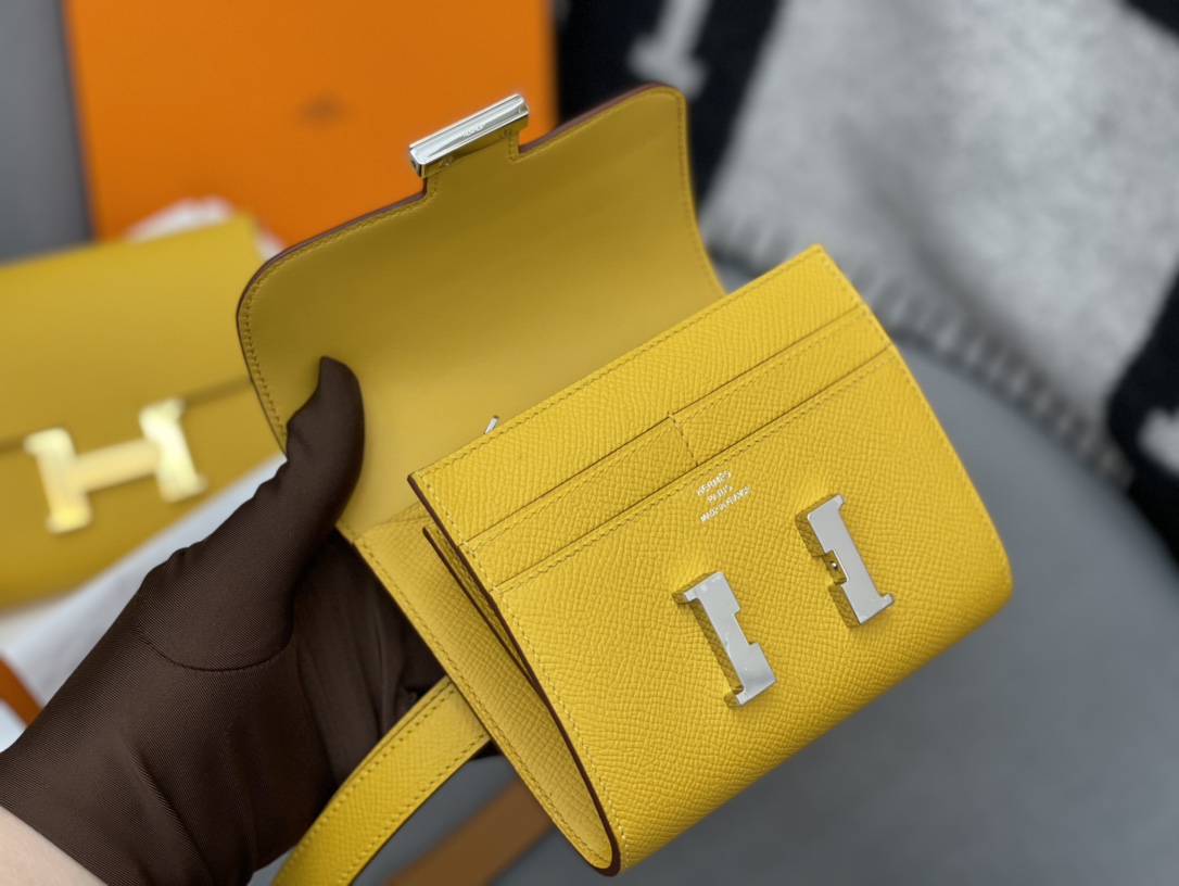 HERMES Constance compact 腰包 钱包背后做成了可以穿过腰带或皮带的皮搭 Epsom 9D琥珀黄Jaune Amber 金银扣