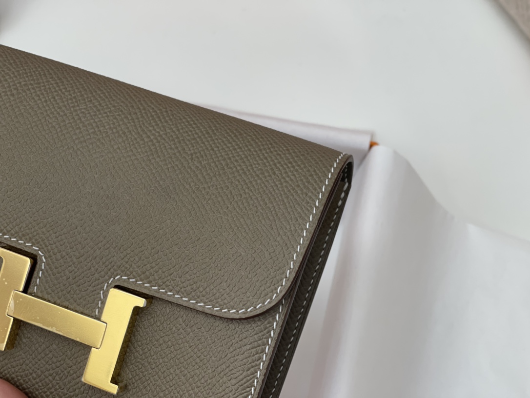 HERMES Constance compact 腰包 钱包背后做成了可以穿过腰带或皮带的皮搭， 出街更方便了 Epsom 18-大象灰 Etouope 金扣