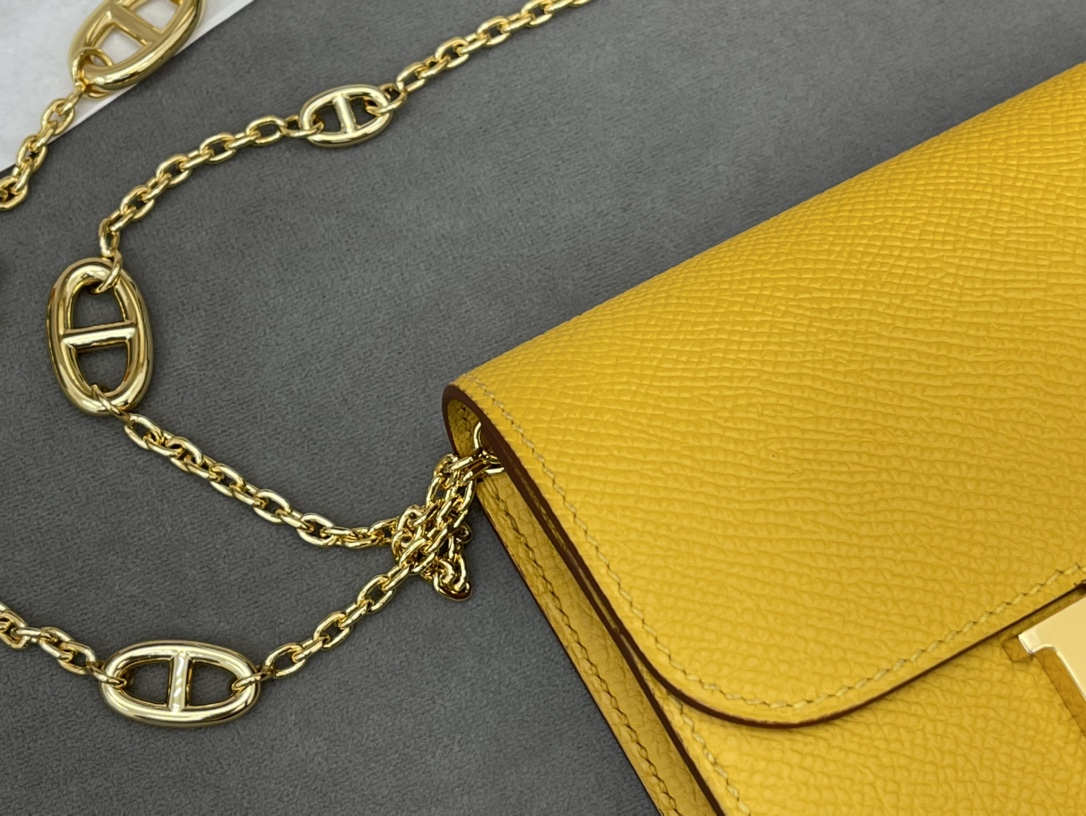 爱马仕 Constance compact 腰包 钱包背后做成了可以穿过腰带或皮带的皮搭 Epsom 9D琥珀黄Jaune Amber 金银扣
