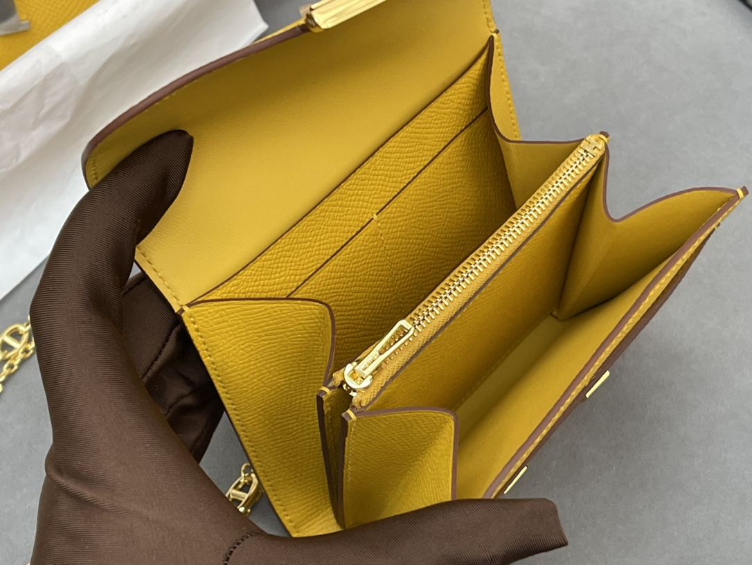 爱马仕 Constance compact 腰包 钱包背后做成了可以穿过腰带或皮带的皮搭 Epsom 9D琥珀黄Jaune Amber 金银扣