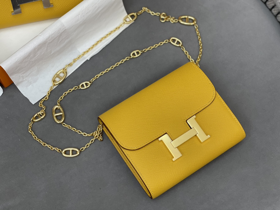 爱马仕 Constance compact 腰包 钱包背后做成了可以穿过腰带或皮带的皮搭 Epsom 9D琥珀黄Jaune Amber 金银扣