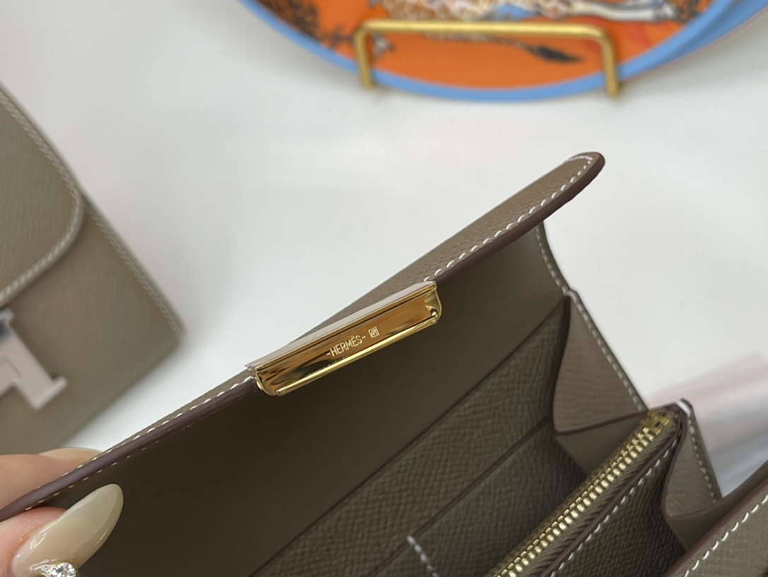HERMES Constance compact 腰包 钱包背后做成了可以穿过腰带或皮带的皮搭， 出街更方便了 Epsom 18-大象灰 Etouope 金扣