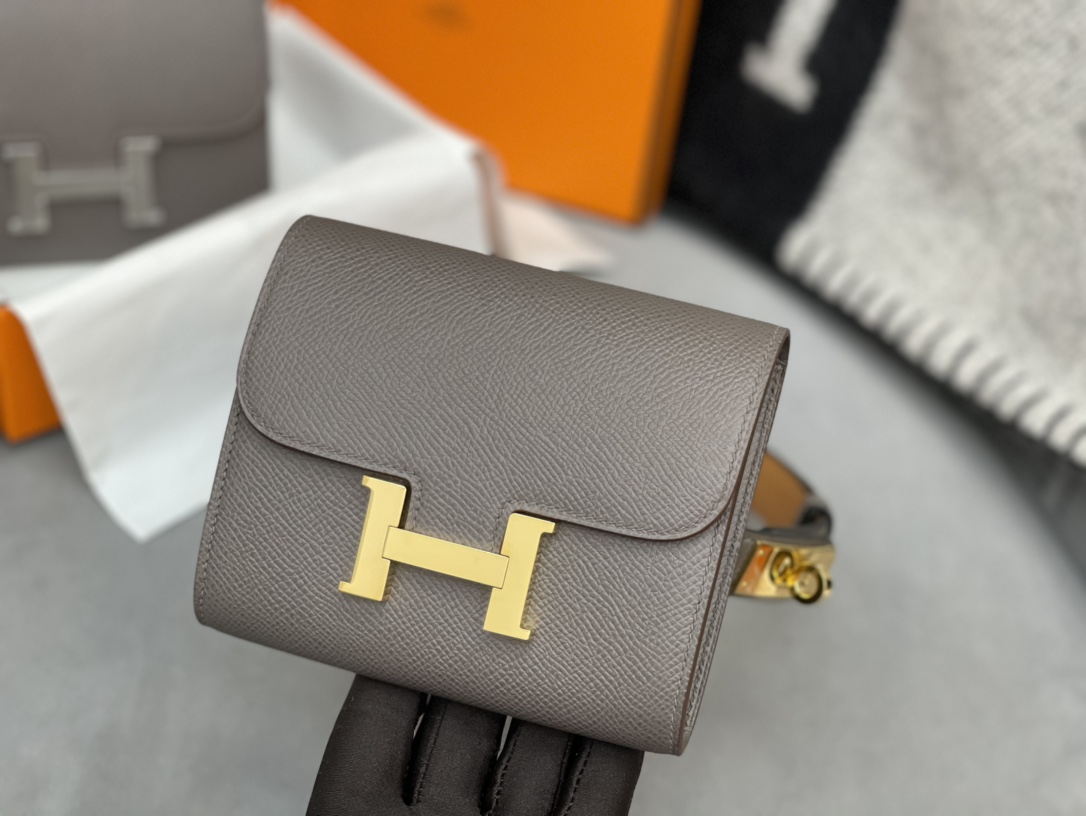 HERMES Constance compact 腰包 钱包背后做成了可以穿过腰带或皮带的皮搭 Epsom 8F 锡器灰 Erain 金扣 正品开版