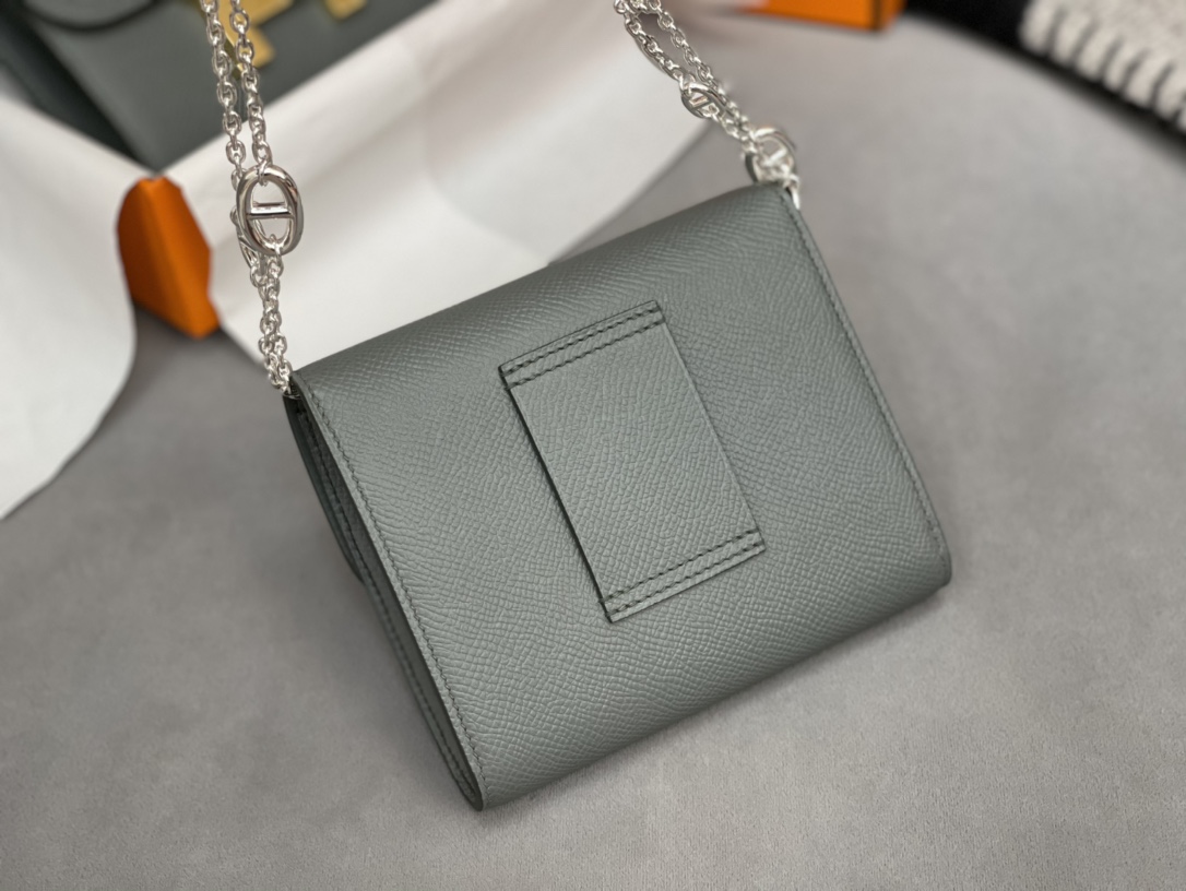 HERMES Constance compact 腰包 钱包背后做成了可以穿过腰带或皮带的皮搭 出街更方便了 Epsom  63杏绿 vert Criquet 银扣 正品开版
