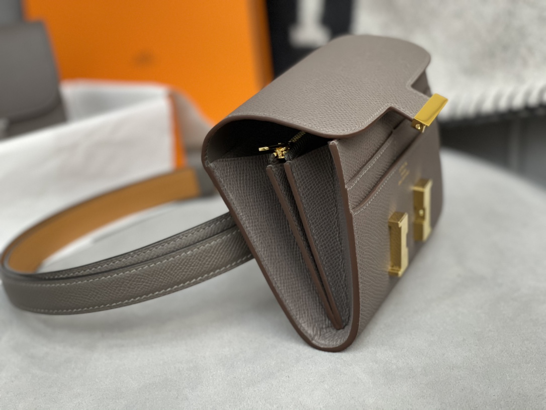 HERMES Constance compact 腰包 钱包背后做成了可以穿过腰带或皮带的皮搭 Epsom 8F 锡器灰 Erain 金扣 正品开版