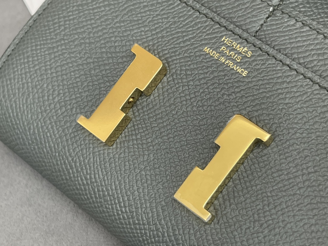 HERMES Constance compact 腰包 钱包背后做成了可以穿过腰带或皮带的皮搭 出街更方便了 Epsom  63杏绿 vert Criquet 银扣 正品开版