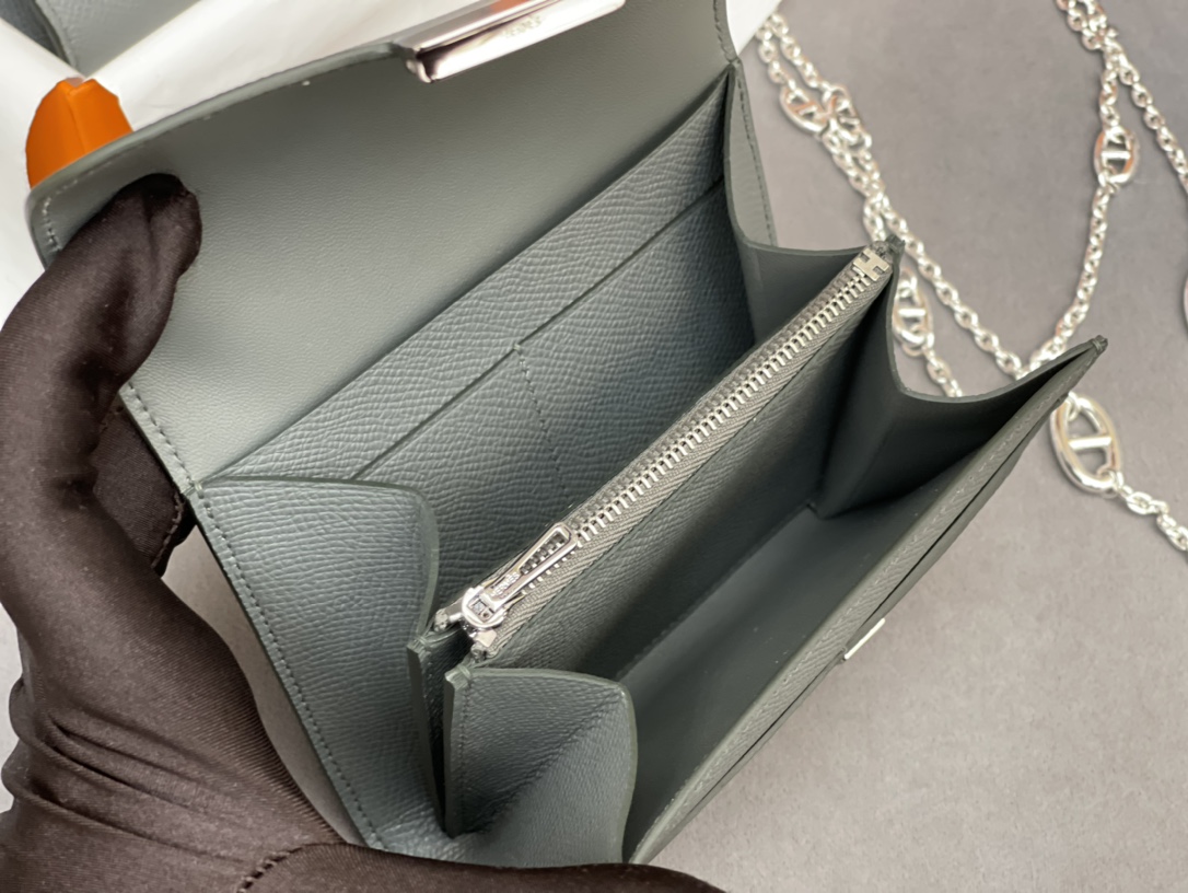 HERMES Constance compact 腰包 钱包背后做成了可以穿过腰带或皮带的皮搭 出街更方便了 Epsom  63杏绿 vert Criquet 银扣 正品开版