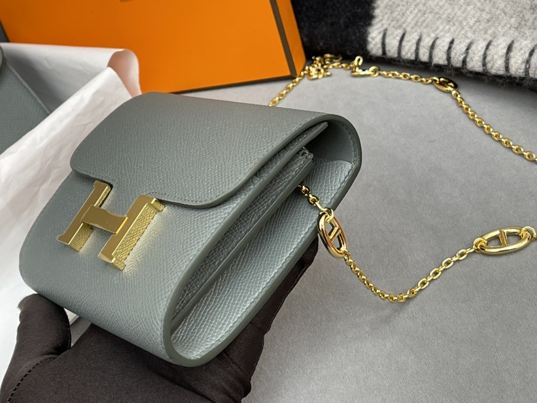 HERMES Constance compact 腰包 钱包背后做成了可以穿过腰带或皮带的皮搭 出街更方便了 Epsom  63杏绿 vert Criquet 银扣 正品开版